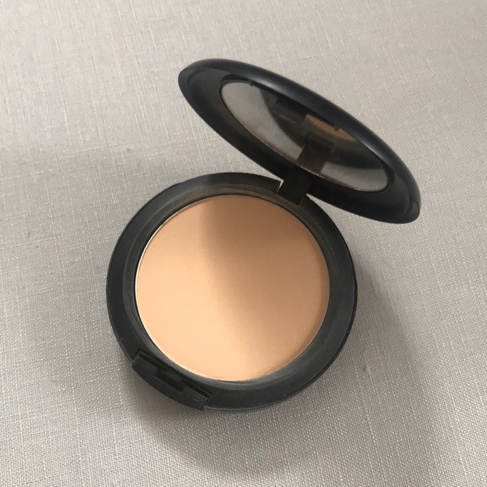 MAC studio fix NC25